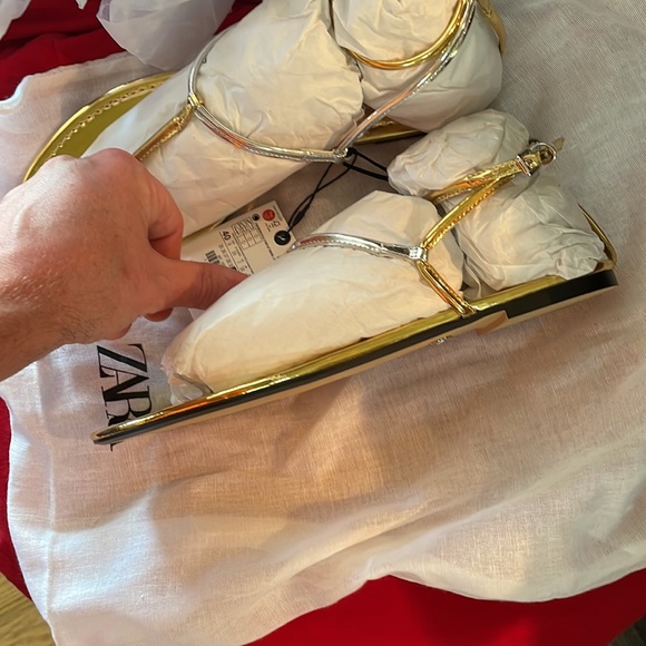 Zara. Flat Metallic sandals  size 9 US brand new - Picture 2 of 4